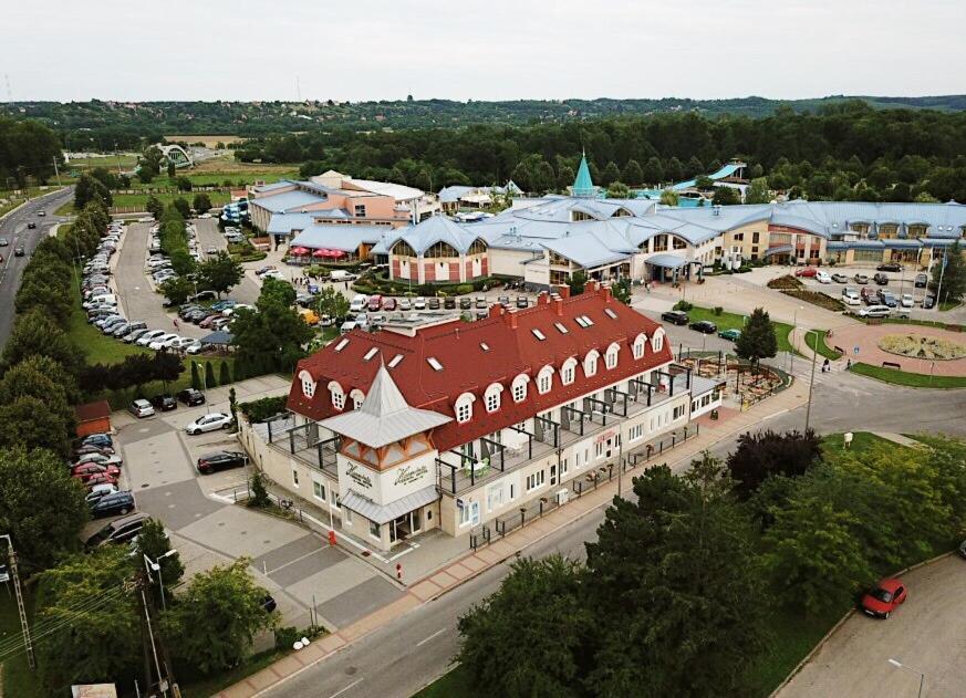 Harmonia Hotel Sarvar Exterior photo