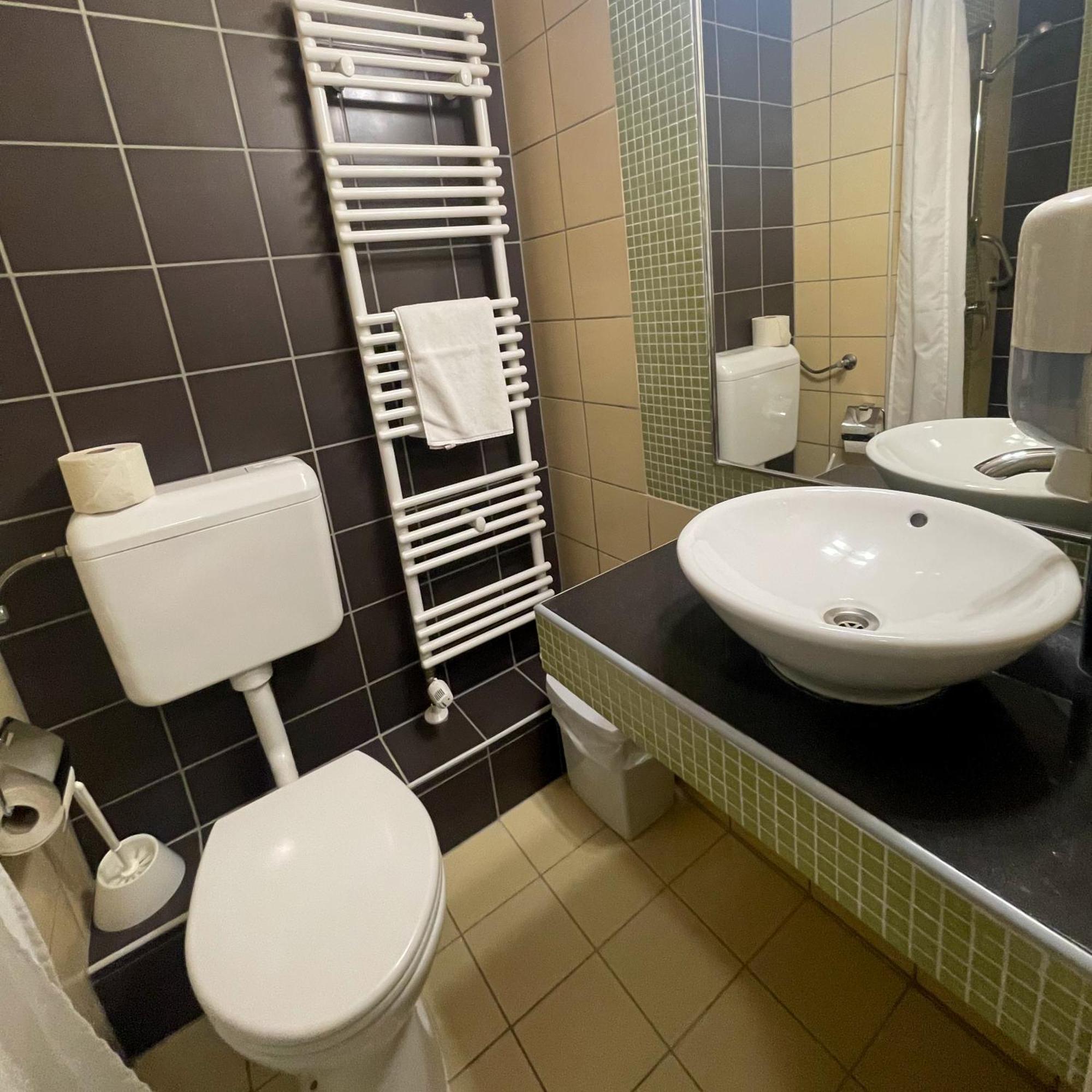 Harmonia Hotel Sarvar Room photo