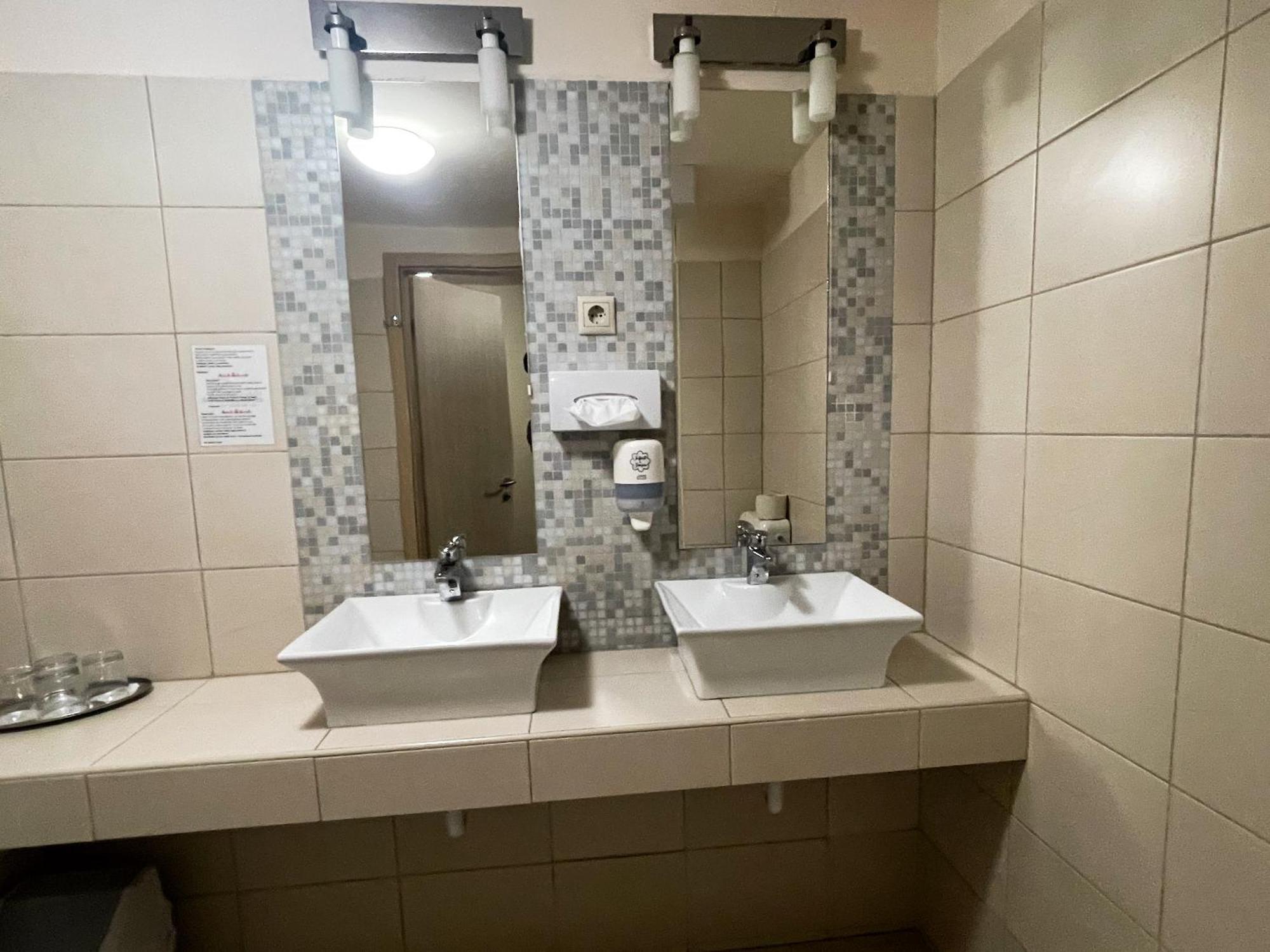 Harmonia Hotel Sarvar Room photo