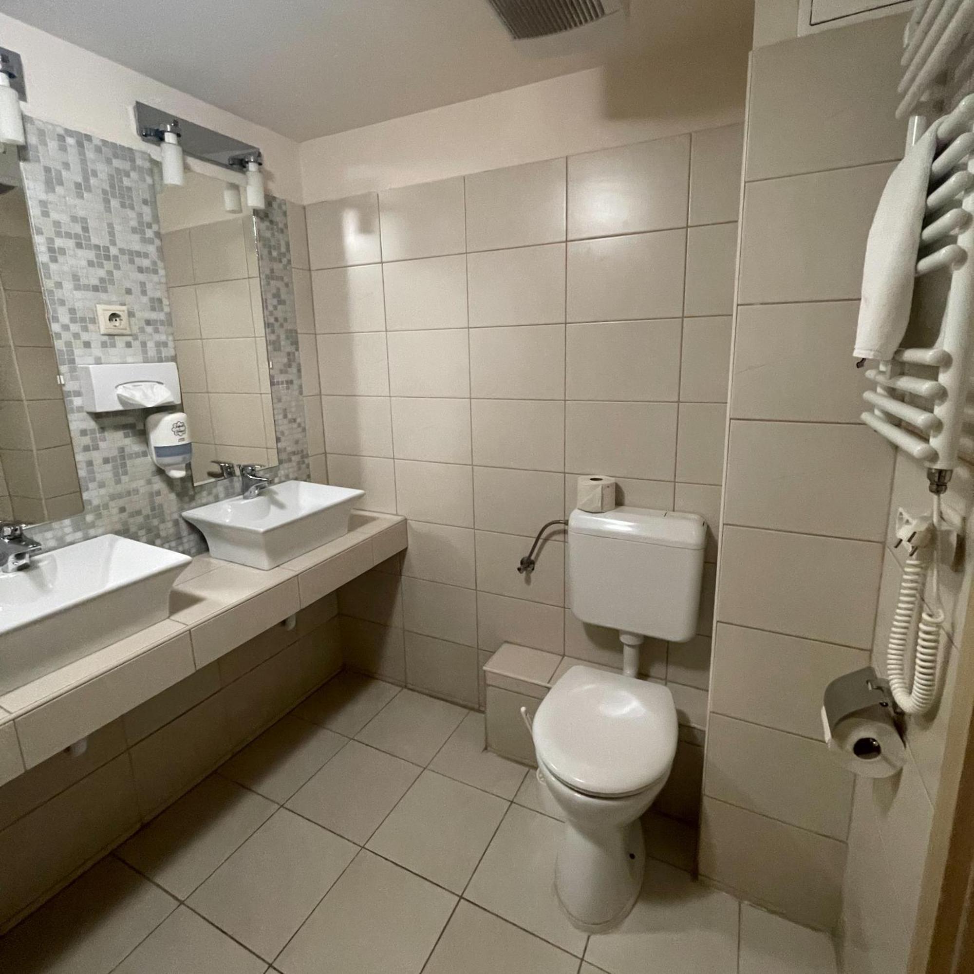 Harmonia Hotel Sarvar Room photo