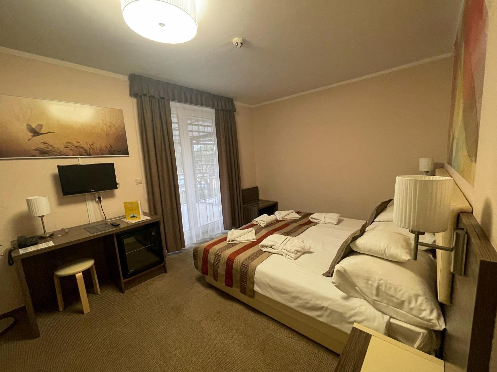 Harmonia Hotel Sarvar Room photo