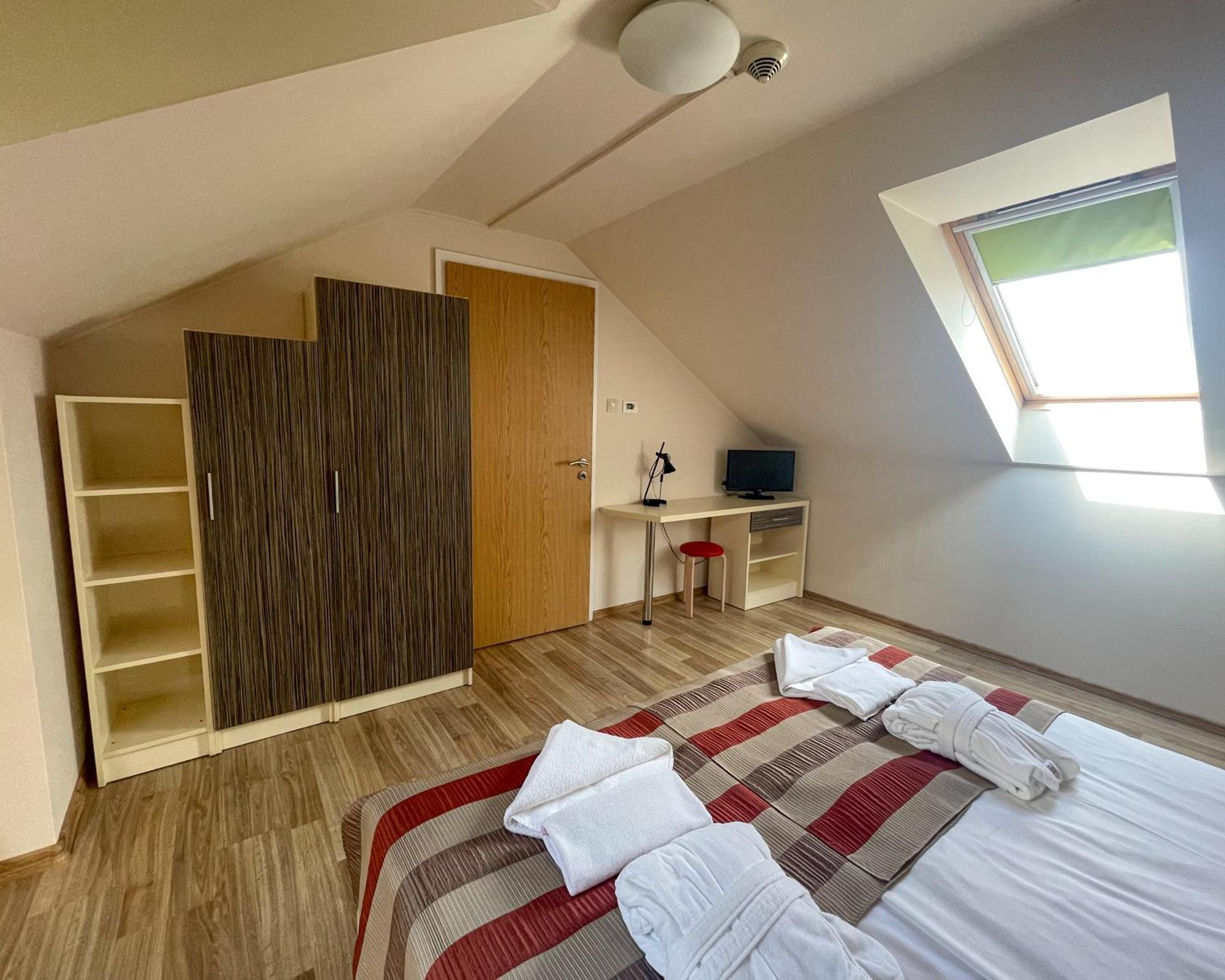 Harmonia Hotel Sarvar Room photo