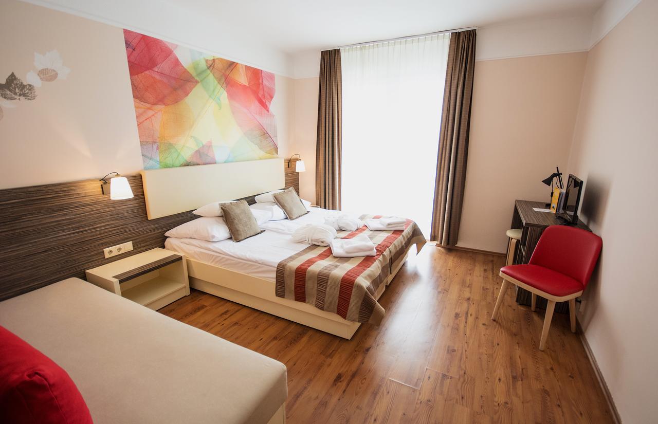 Harmonia Hotel Sarvar Exterior photo
