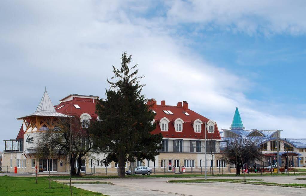 Harmonia Hotel Sarvar Exterior photo